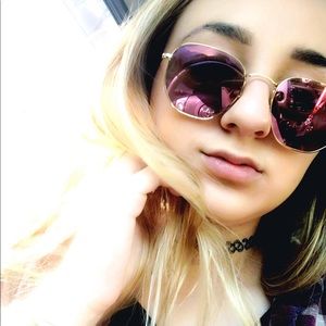 Meet your Posher, Genna